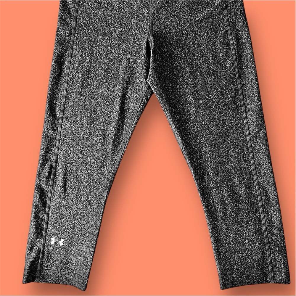 Under Armour - Heat Gear Capris | Size Small | Carbon Heather/Metallic Silver